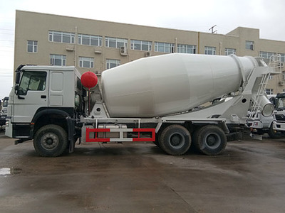重汽豪沃T5G攪拌車 助力甘南藏族自治州建筑工程的14方高效攪拌車應(yīng)用