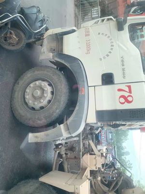 老水口電動車與攪拌車道路糾紛引發交通堵塞